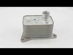 06K117021B Partes para automóviles Partes de repuesto para motores de automóviles Reemplazo del radiador del enfriador de aceite único